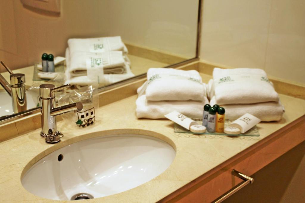 Apartahotel Ribera Arroyo de la Encomienda Ngoại thất bức ảnh